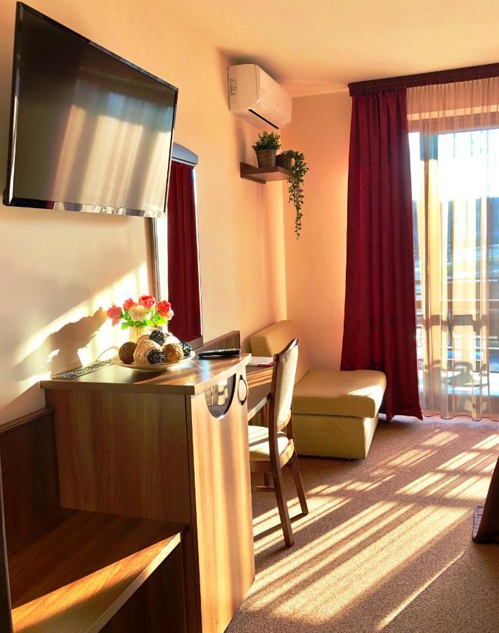 Ambrozia Etterem Es Panzio Bed & Breakfast Kazincbarcika Ngoại thất bức ảnh