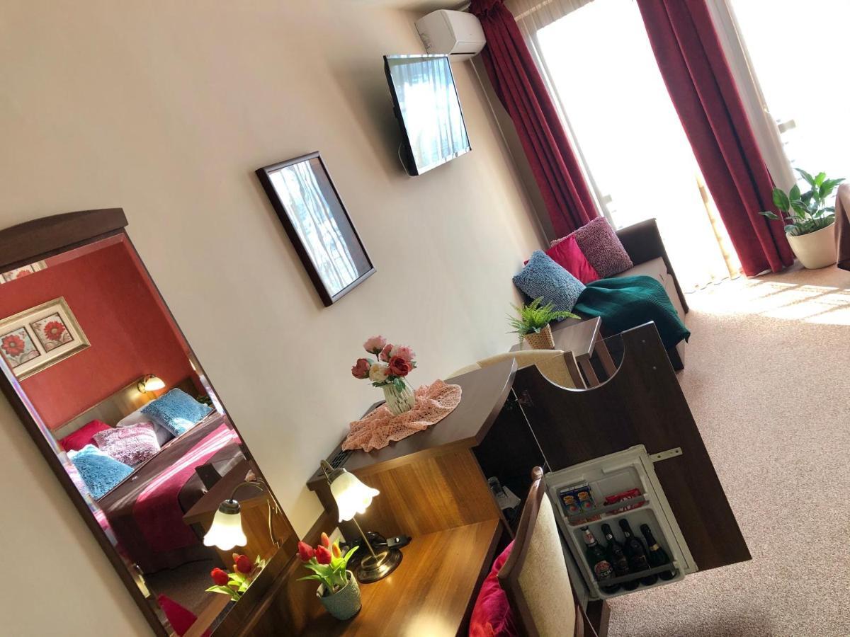 Ambrozia Etterem Es Panzio Bed & Breakfast Kazincbarcika Ngoại thất bức ảnh