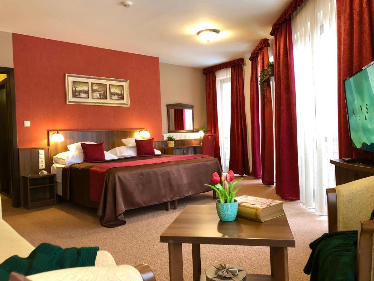 Ambrozia Etterem Es Panzio Bed & Breakfast Kazincbarcika Ngoại thất bức ảnh